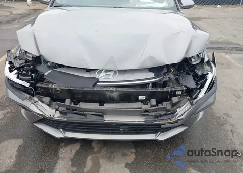 2024 Hyundai Elantra Sel z USA, uszkodzony, nr VIN KMHLM4DG2RU772369